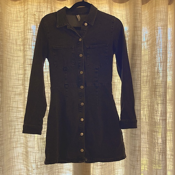 Cute Denim Zara button up dress - Picture 1 of 4